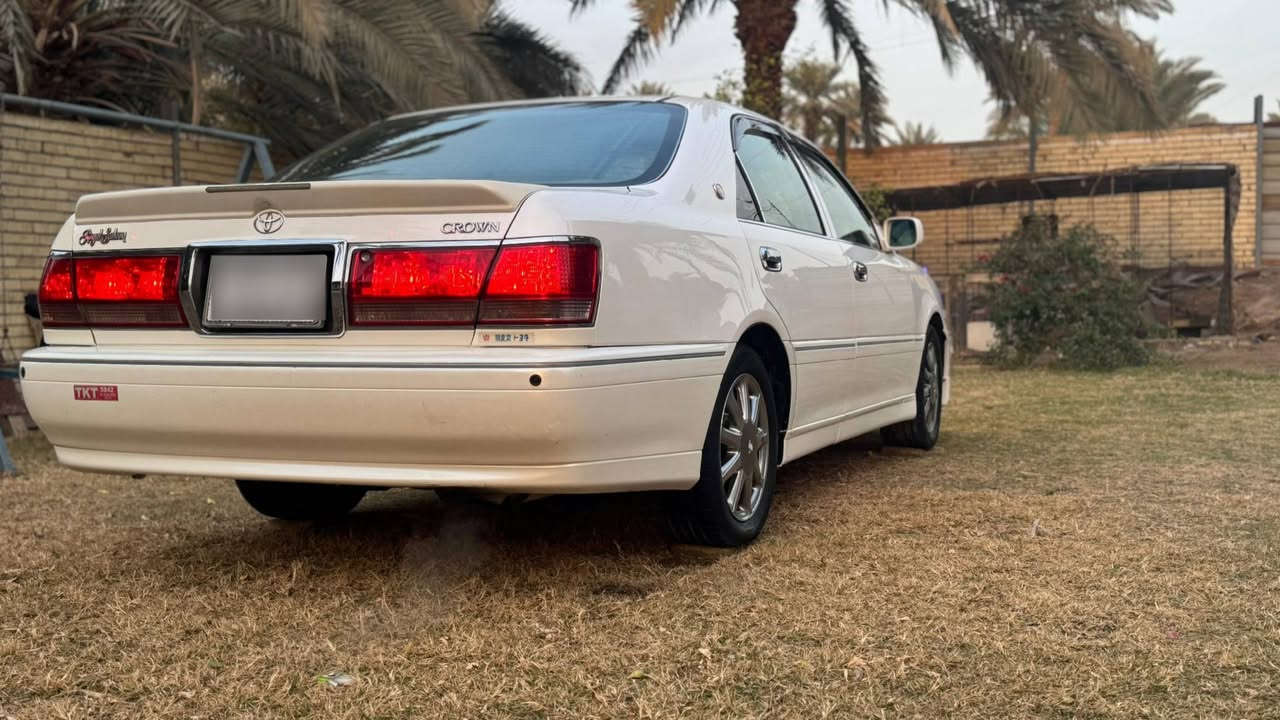 السلام عليكم 
ملكه كراون للبيع 
موديل 2000 صدفي 
3دكم ديفور الكبير 
فتحه سقف دبل شاشه قرار 48بأسمي 
ويل نجمه كرستال تحوير نجف 
فول ما عدا التبريد الخلفي والثلاجه 
كفاله عامه ماعدا الجاملغ  الخلفي صبغ 
مكاني النجف الكوفه البوحداري رقم الهاتف *********** واتساب
