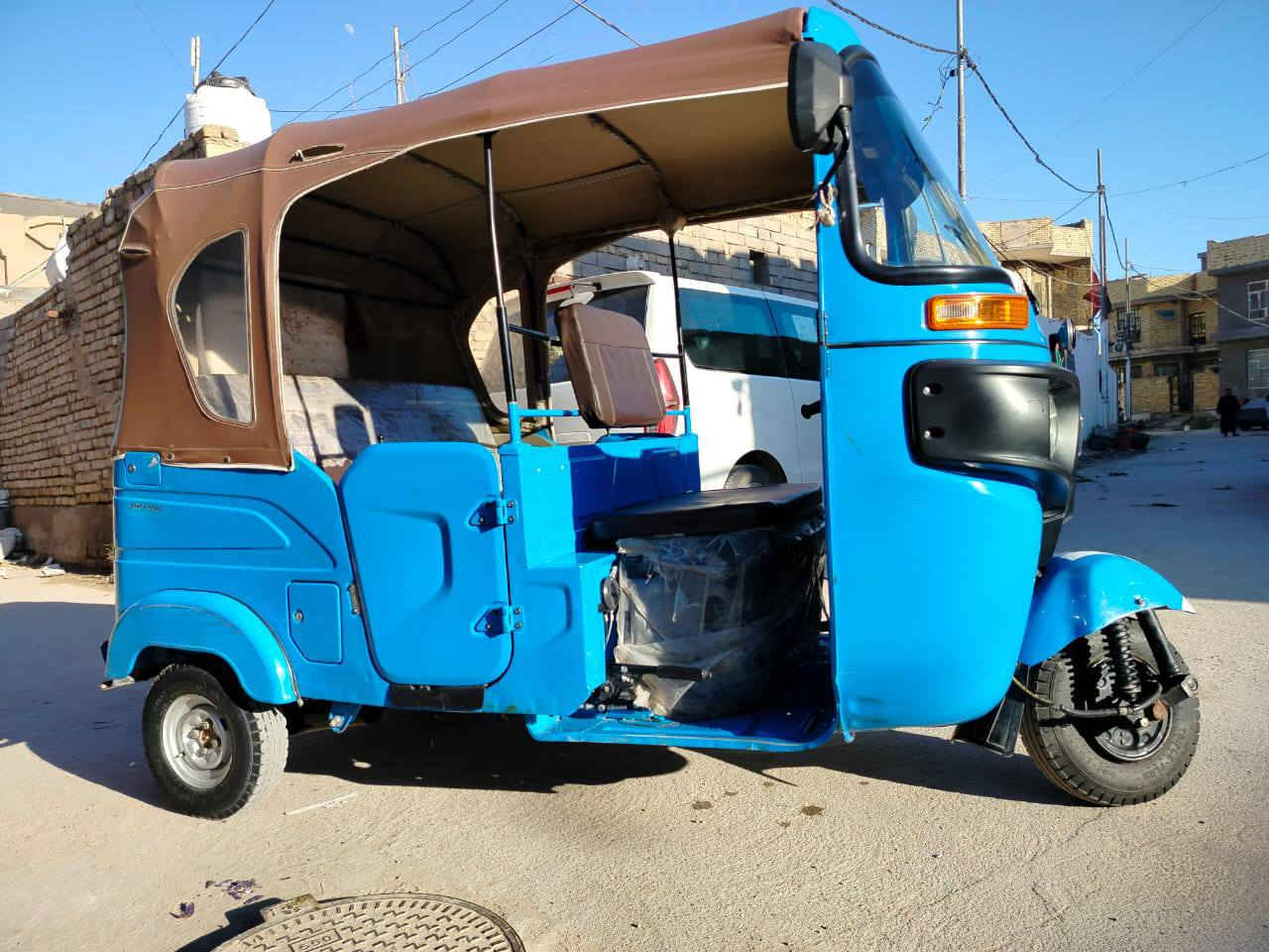 سلام عليكم شباب تك تك مضلع للبيع موديل 23 طالعه بشهر 11 محسوبه على 24 أوراق رقم  تليفون ***********
