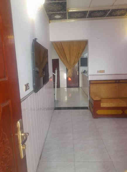 بيت رقم بلدية مقدم معامله تسجيل مساحه 200م طابقين مقابل خدامات حديقه العنوان البصره حي بغداد مقابل شهداء القبله  يتكون البيت من خمس غرف صاله ومطبخ هول وستقبال كلدور كراج وطارمه صحيات داخليه وخارجيه بناء حديث بلوك درجه اولى  السعر 110 موبايل ***********
