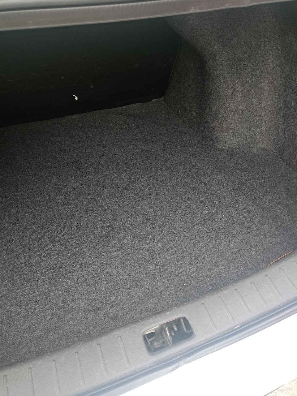 السلام عليكم .
للبيع سني هندي موديل 2021 صفر أربيل بليته أزرق دبل سويچ ماشيه 72 كم.. تحويل أو وكاله بشرط .
سياره مكفوله من صبغ ورصعه وشخوط والبارد  نظيفه جدا استخدام شخص واحد أسبير مو نازل كير ومحرك بشرط .
سعرها 116 مع مجال بسيط مكانها أربيل/ *********** / *********** أربيل, العراق
