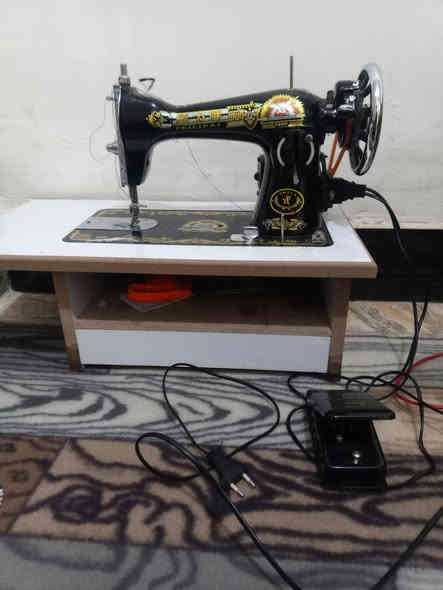 مكينه خياطه نضيفه جدا شغاله مابيها اي نقص هيه و الميز سعر 60الف مكان كربلاء الطاقه  نهايه شارع الكيات للتواصل ‏‪***********‬‏.
