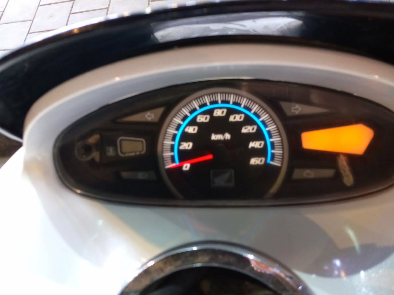 السلام عليكم للبيع دراجه pcxجيل الاول دراجة مال رمبه مديل18 ماخذها رمبه الدراجه على  ايدي حجم مكينه ١٢٥ياباني الاصلي دراجه جديده مال جناي  الله شاهد شرط مكينة بلاد ستوك مامفتوحة بلادية  
ياباني الاصلي دراجه كامله أستان كهربائي حساس ازدحام ٢حرف Aدراجه جديده الدراجه مكينه لوك شلعه معدل خير من اللّٰه دراجه تكول جديده بمعنئ الكلمه واحلا من الصور  دراجة مكينه مكفوله اي نقص مابيه
السعرمليون و٢٥٠مستعجل علا بيعتهة مكاني بغداد مدينت الصدر ***********
