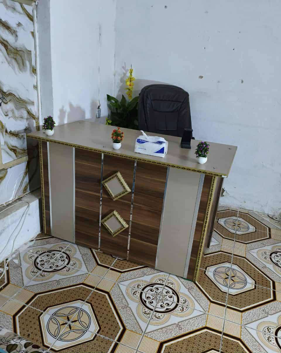 ميز مكتب للبيع احطاطه كلش نضيف  المكان ديالى شهربان *********** السعر 75
