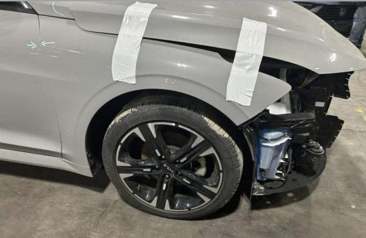 كي فايف  موديل 2024
لون سموك داخل اسود جلد بلاد 
سياره بدون ايرباك والحادث موضع بالصوره 
فقط باربد بنيد وبارد جاملغ 
كشنات تدفئه 
استيرن تدفئه 
بنورما 
شاشه جبيره 
وهوايه بيها مواصفات 
وسياره نضيفه كللللللش 
العنوان بغداد شارع فلسطين 
السعر 218 وبيها مجال حك الجيه 
ملاحظه السياره مابيها اي نقص 
للاستفسار ***********
