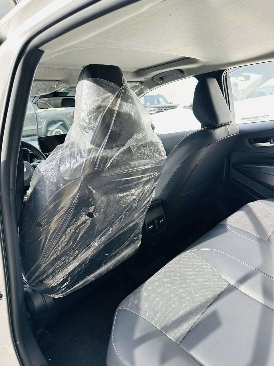 كورلا هايبرد شكل خليجي داخل اسود فتحه
ماشيه 3الف فقط مكفوله كفاله عامه 
مكان السياره بغداد 
الرقم ***********
