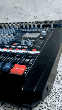 سلام عليكم جهازي ديناكورد اخرس كوبي امتياز مامستخدم ولا مجلس سعره625 الف وبيه مجال لاستفسار مكاني ناصريه قرب الحبوبي رقمي *********** بيه وتساب
