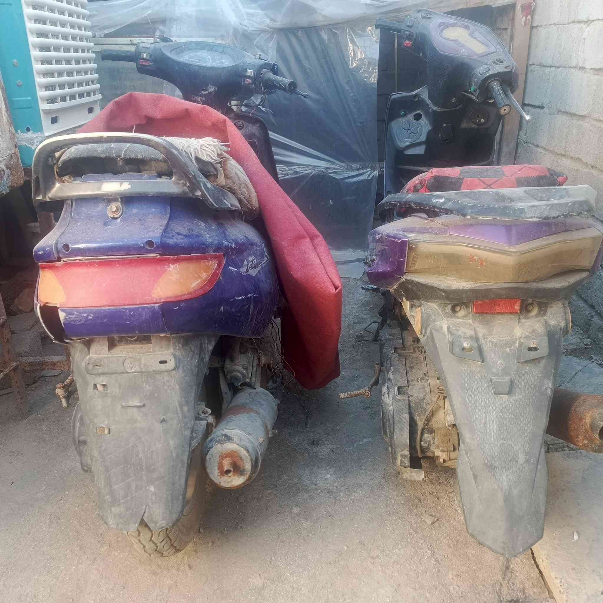 سلام عليكم اخوان دراجات البيع / سكنس/وفراشه/نضيفات بس عطلانات السكنس باتري كاعد/والفراشه كاطعه نار/سعر 250 ثنينهن الشراي يجي خاص وبيه خير ويدلل مكان ناصريه سوك شيوخ رقمي ***********
