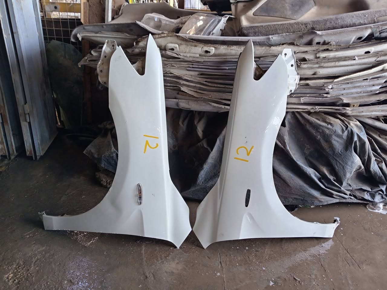 السلام عليكم لبيع غراض مال كامري موديل 2008 وارد ياباني حاويه كاملات جدد ***********
