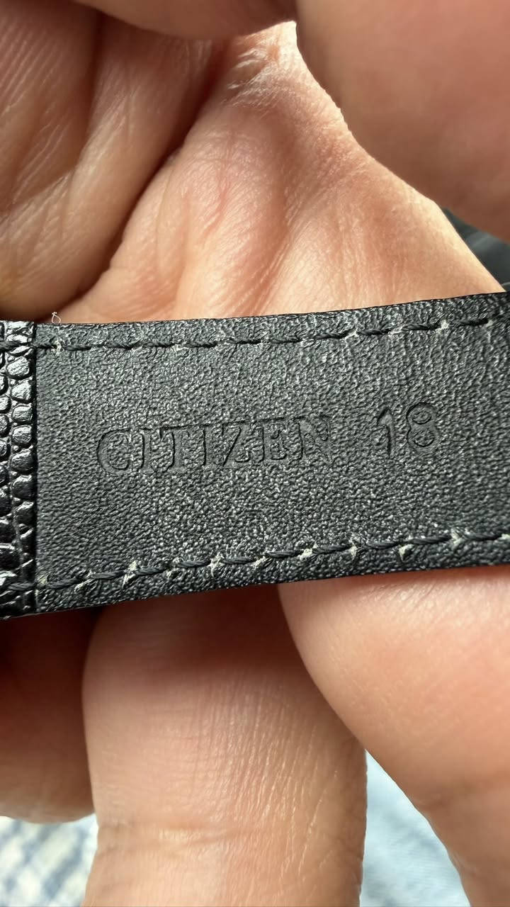 Made in Japan 🇯🇵
سيتزن ياباني اصلي
انتاج التسعينات 1990s
منفذ يومي
ارقام رومانية
نظام التشغيل كوارتز🔋
قطر 33/34
نضافة تامة
السعر 85 الف شامل التوصيل


**إذا كنت صاحب هذا الإعلان وتريد حذفه لأي سبب، رجاءا أرسل رسالة إلى الدعم الفني**