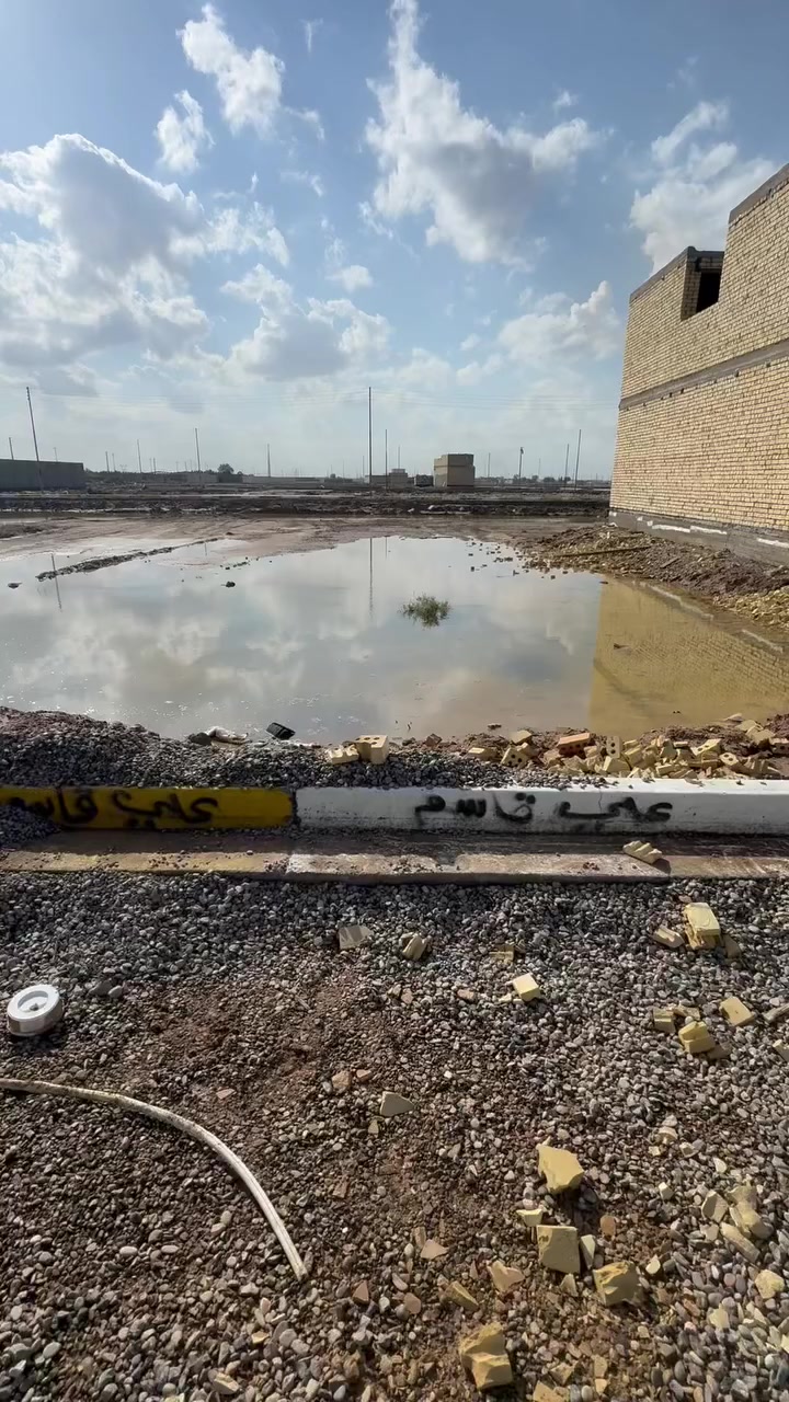 السلام عليكم/ قطعه ارض للبيع مساحه 100م واجهه 5 نزال 20،عرض الشارع 12 متر ،ماء مجاري كهرباء واصل ،العنوان بوب الشام بعد الهزه مال مرور الحسينيه مباشره ،السعر 8وبي مجال  سند 25 زراعي ملك صرف /ملاحظه مكلف بالنشر اي استفسار لاتصال على الرقم ***********.
