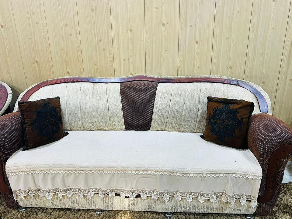 🔥 للبيع تخم صالون نظيف 🔥

تخم صالون بحالة جيدة جدًا
قماش جاكارد ثقيل يتحمّل، ما بيه تمزگ ولا بهتان
مريح بالجلوس، نظيف وجاهز للاستخدام
الخشب سليم 100%
وياه مفرش حماية. هدية

📌 العدد:
10 مقاعد. 

📍 الموقع: ديالى دلي عباس المنصورية 
💰 السعر: مناسب 275وبي مجال🔥
📩 التواصل: خاص أو اتصال. ‭٠٧٧٦ ٥٢٤ ٥٠٣٢‬
