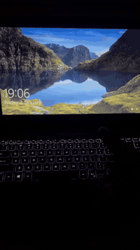 سلام عليكم 
لابتوب Dell للبيع  المواصفات 
شاشه لمس .. رام 8  هارد 256  
كور i5. الجيل 10   حاسبه مستخده اشتخدام منزلي شخصي  3 اشهر تقريبا من اخذته ..نضافه  95‎%
السعر 350مكاني ناصريه مركز لاستفسار اتصال او واتساب (***********)
