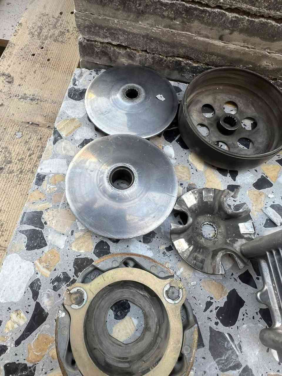 سلام عليكم بوشه بلاد سكنس مامستخدمه وكلجات الأمامي رياضي كلهن 50وبيهن مجال حك الجيه مكاني الامين الثانيه ***********
