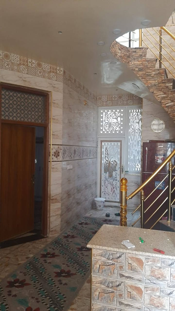 بيت للبيع المساحة ١٠٠ متر طابقين بناء 2021 واجهة 8 ونزال 13 بناء درجة اولى

الطابق الاول مطبخ واستقبال وغرفة نوم وحولي اضافة الي صحيات وحديقة وترك
الطابق الثاني ثلاث غرف وخدمات صحية مع مخزن في الطابق الثالث وسطح

العنوان الزعفرانية شارع المعهد مقابيل تويتي
لمعرفة السعر الاتصال على الرقم 
***********
