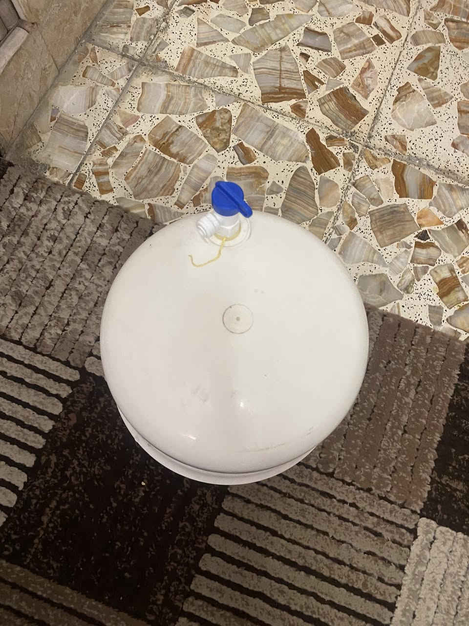 سلام عليكم فلتر ماء للبيع مستخدم ٥ ايام فقط أمريكي السعر ٨٠   الف مكانه غزاليه للاتصال***********
