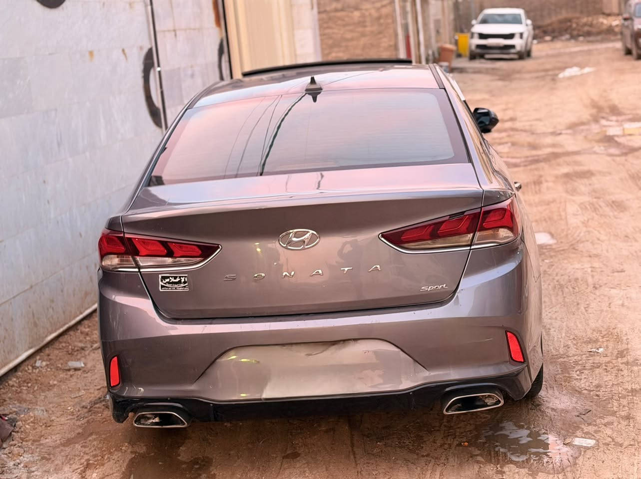 للبيع سوناتا 2018 سبورت فول موصفات 1/1
بصمه فتحه شاشه كبيره رونات سبورت مكينه 2400 
سياره مكفوله فقط بيها جاملغ امامي باقي مكفول من الصبغ والتبديل سياره آي نقص مابيها سعرها 127 وبيها مجال ***********
