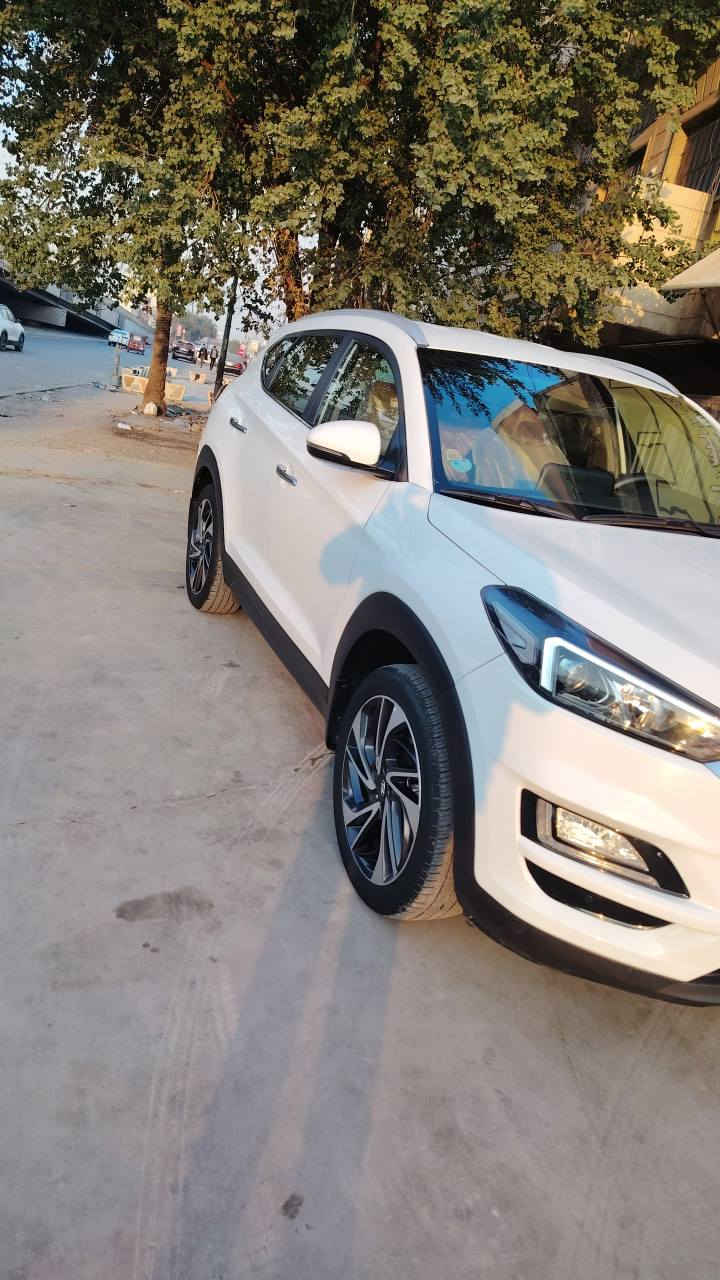 توسان 2021 وارد خليجي مكفول من الصبغ والبارد ماشيه 69الف كيلو السياره فول عدا البانوراما كير + مكينه مكفول 100٪ سياره جداً نظيفه رايده 215 ورقه وبيه مجال شي بسيط مكانه بغداد جميله للتواصل : ***********
ممتواجد ع فيس بغداد, العراق
