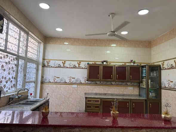 السلام عليكم بيت مساحه ٢٠٠طابق واحد السعر ١٨٥
بصفه قطعه ٦٠متر مكانه الشعله الدوانم شارع ابو موسى 
بصف الركن قرب اسواق الطائي
يحتوي على غرفتين حولي مطبخ
استقبال حمامات ٢منور للتواصل
 ***********واتساب
***********
