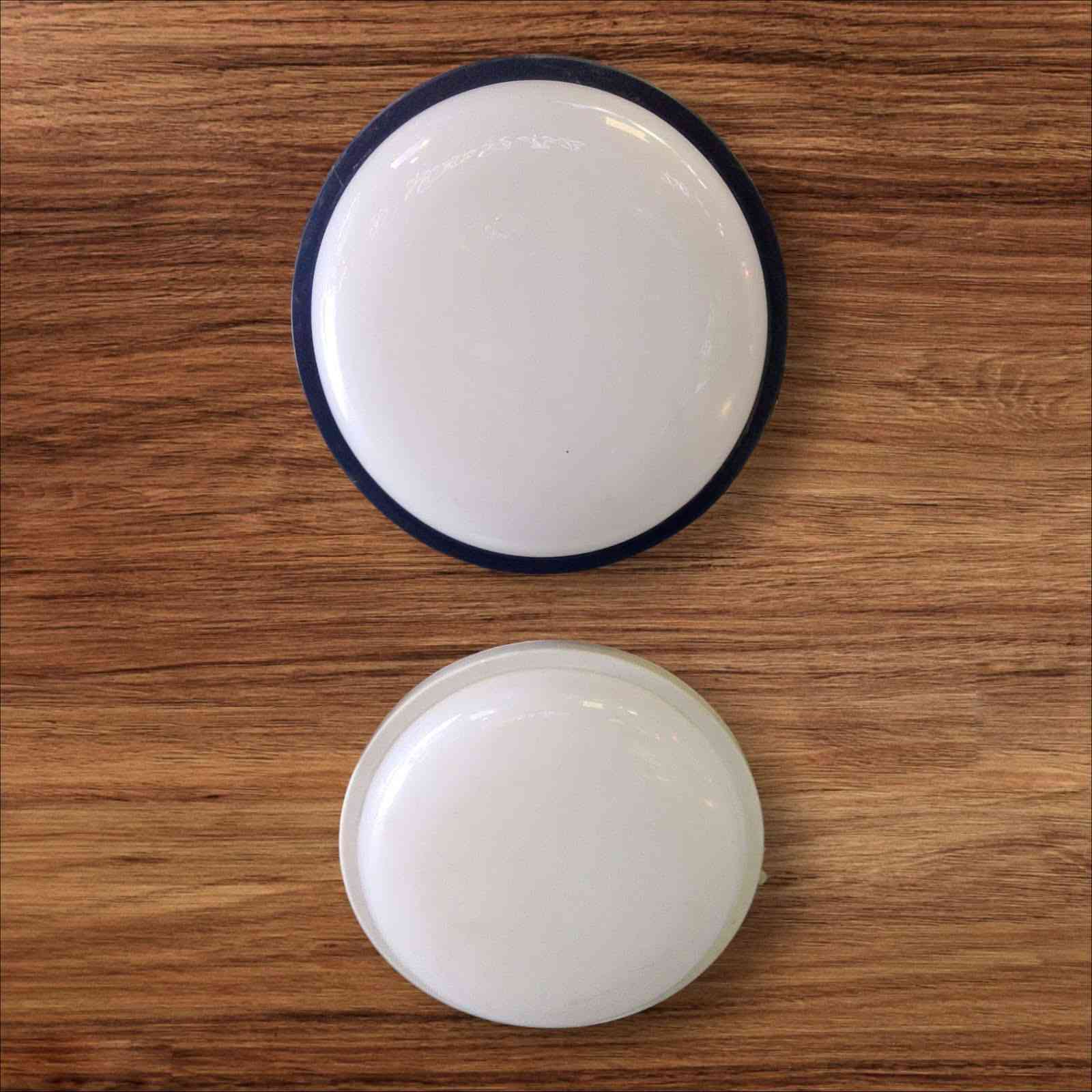 السلام عليكم
السلام عليكم براكيت بلاستك مطري أناره حقيقيه 20 واط بلاستك درجة أولى 

سعر الجملة 2600 الكارتون 30 ق 

***********
