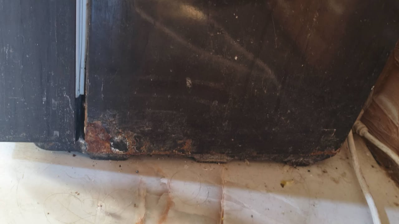 السلام عليكم 
براد تبريد مالته ثلج فقط أرضيته تعبانه وميز طعام كزاز


**إذا كنت صاحب هذا الإعلان وتريد حذفه لأي سبب، رجاءا أرسل رسالة إلى الدعم الفني**