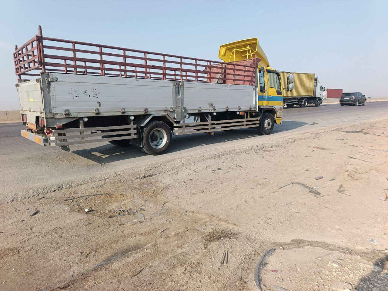 السلام عليكم هينو انكر البيع 
مكينه ٨٠عادي لاصرف ولابخار كفاله 
كير واكسن سوبر سته وربع بلاد 
تخم تاير ١٩ونص امامي ١٧ونص 
رقم بصره نكليزي تحويل ثاني يوم موديل ٩٨ سنويه ٢٠٣١

اتصال ***********//***********
