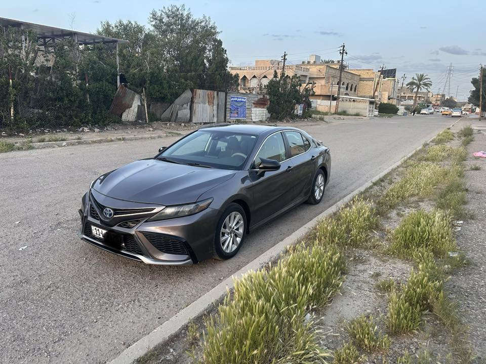 كامري امريكي  (  هايبرد  )  موديل 2022    LE  رقم بغداد 
السيارة بدوون ايرباك 
مواصفات 
محرك 4 سلندر 2500 هايبرد 
بصمة تشغيل و دخول ذكي 
تحديد مسار و توقف ذاتي 
مثبت سرعة و رادار امامي 
ثلاث انظمة قيادة   ECO , Normal, Sport 
شاشة ابل كاربلي 
اوتو Hold 

سيارة جاهزة من كلشي  ما تصرف عليها دينار  كير ومحرك مكفول 
بيها بنيد وب اليبان جهة السائق صبغ بامريكا بدون دواخل حادث بسيط 
السعر 175 $ بي مجال قليل 
مكان السياره بغداد جسر الغزالية 
الاتصال ***********
