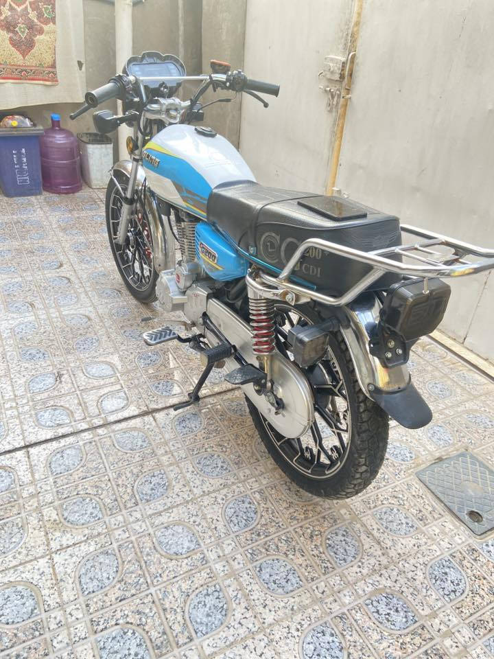 السلام عليكم للبيع سيفان 2024 مكينه200 كفاله من شخط من عده رصعه كلش صغيره بل تانكي سلف هندر اشاير لايت بكلايت كله كامله مابيهه اي نقص لو برغي مابيهه نقص دشبول ابو العرض شغال مكينه تخبل برغي ممفتوح بيهه اوراق كارتونيه ومكاني ديالى الخالص هبهب رقمي ***********
