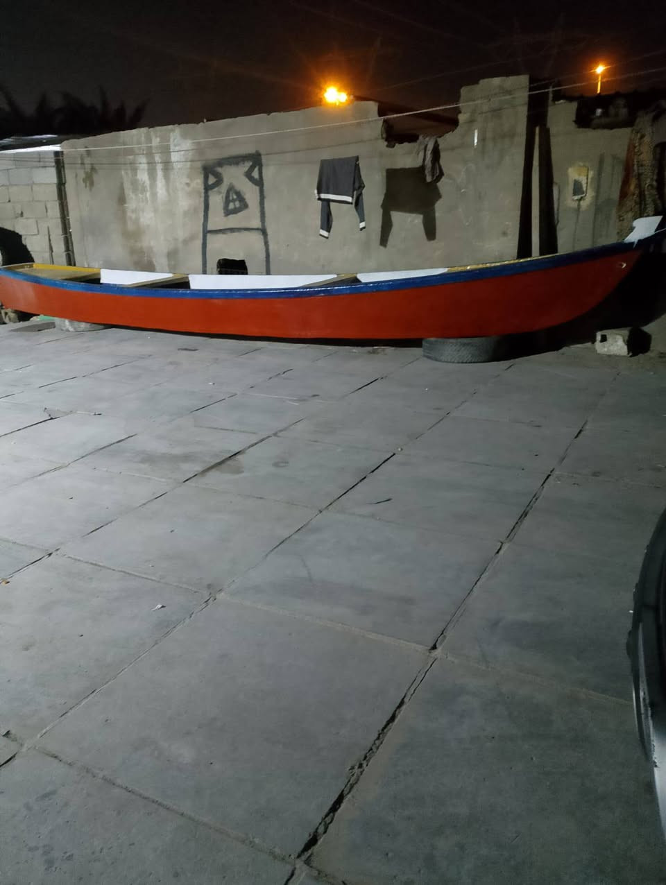 سلام عليكم اخوان بلم مانازل للشط للبيع طول ١٣ذراع ارتفاع ٤١ عرض ٩٠ عنوان البصرة الهارثه الطاقة  رقم ***********
