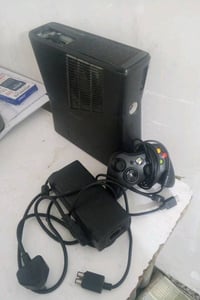 Xbox 360 السعر 70 الف المكان بغداد العبيدي