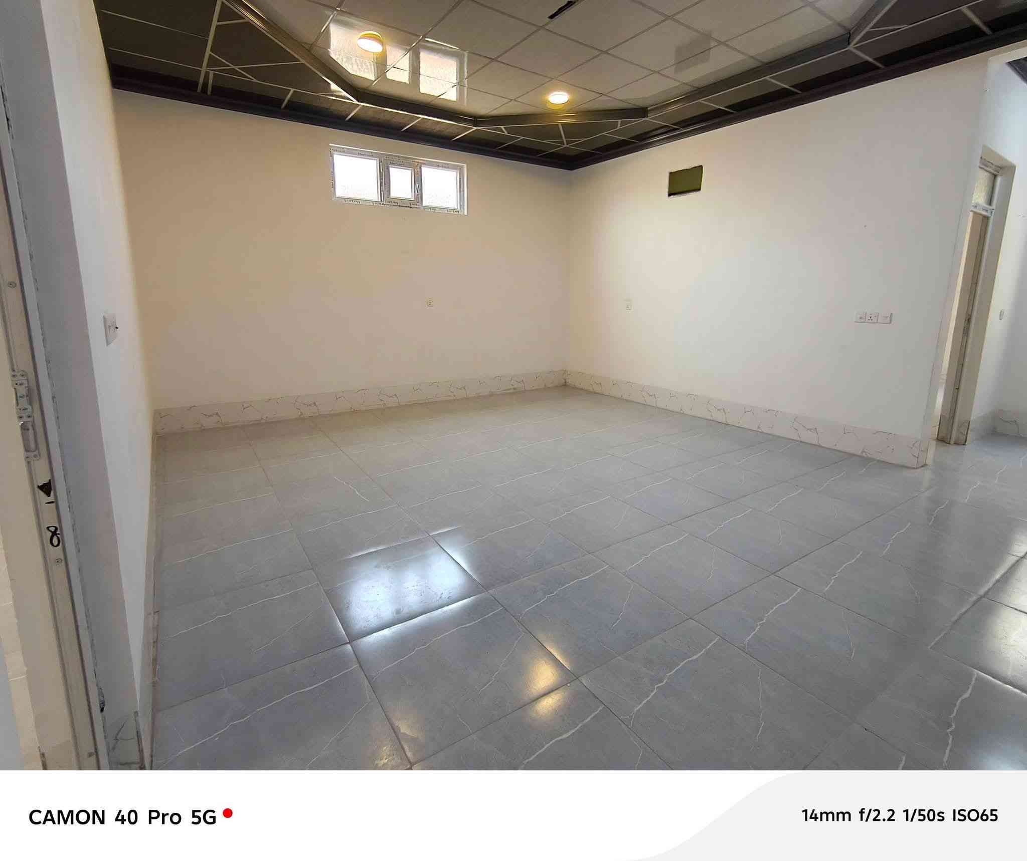 شقه للايجار حي الشيماء الأولى مساحته 200 متر تتكون من غرفتين نوم وهول واستقبال ومطبخ ومشتملات وبيتونه 

فول فول تبليط وخدمات كامله 

سعر الايجار 250 الف للتواصل الاتصال 

***********

***********
