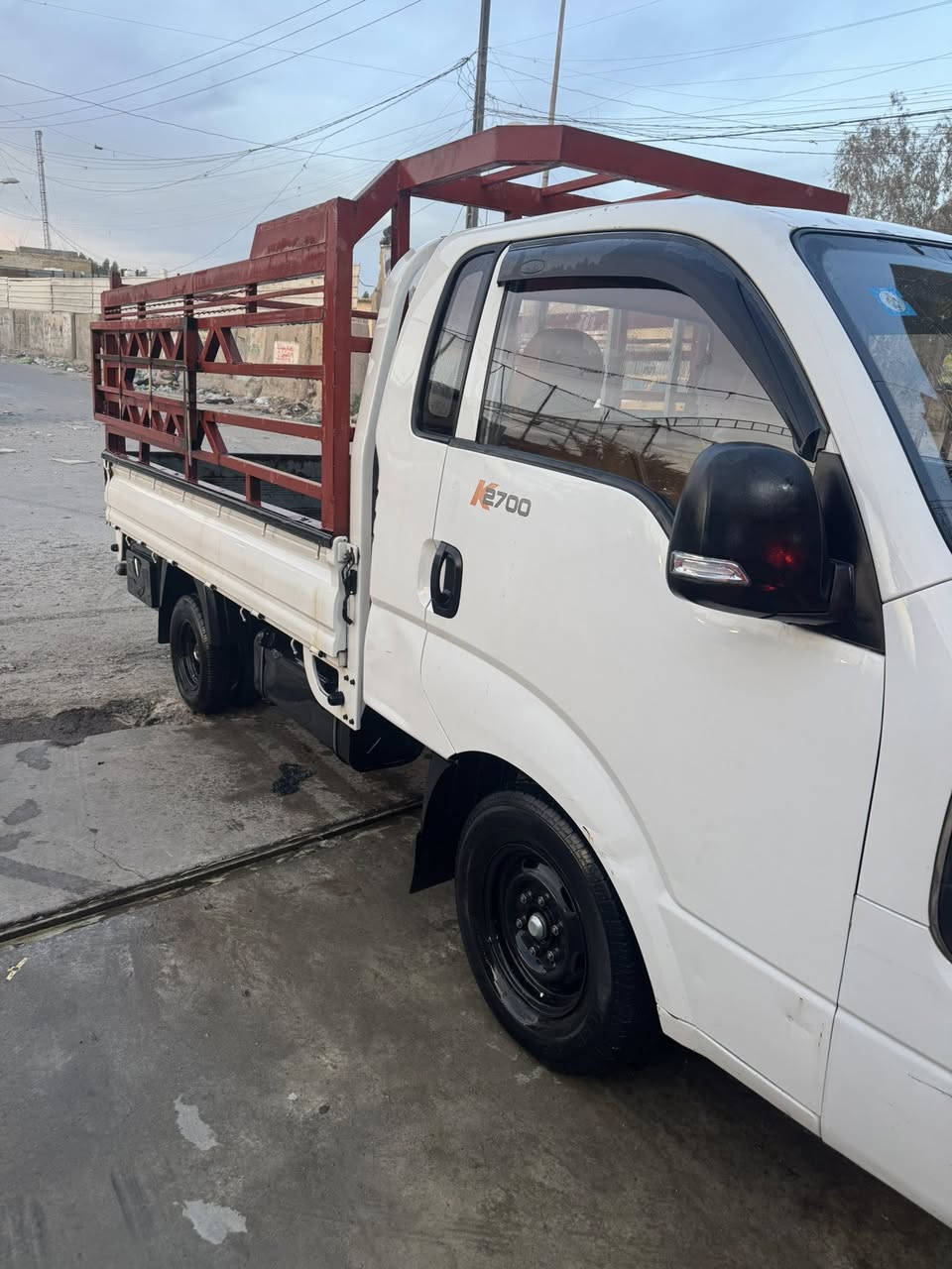 سلام عليكم كيه حمل نثيه ٢٠١٩ فول مواصفات تحكم ستيرن حساس خلفي السياره جاهزه من كلشي جواها تخم تايرات جدد فقط دعاميه مصبوغه السياره جديده ممتعوبه مال اسواق السياره ماشيه ١٣٤كيلو
سعرها ١٢٠بيه مجال حك الجيه 
 مكانه الشعب شارع صحه 

***********
