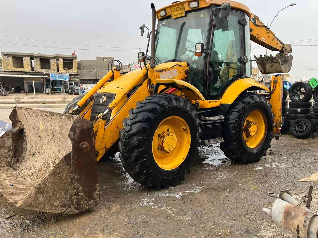 سلام عليكم للبيع حفاره JCBموديل 2003 فول موصفات ***********
***********
