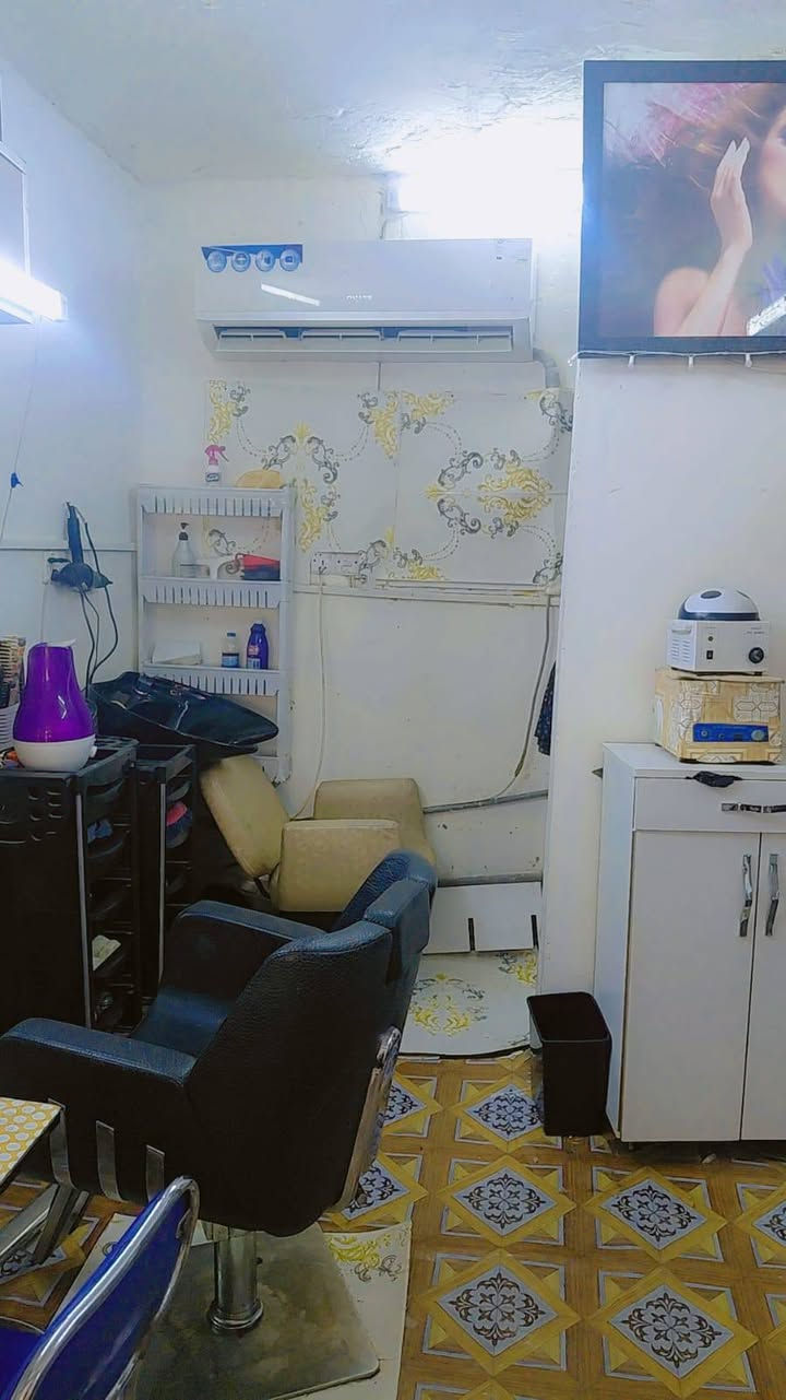 سلام عليكم صالون كامل متكامل البيع سعر 2و500 الستفسار تصلو علا هاذ رقم ‏‪***********‬‏ مكان المحل بغداد شارع فلصطين
