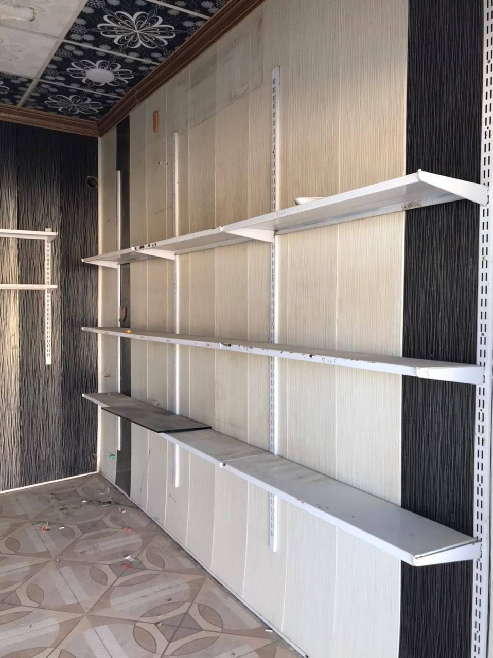 السلام عليكم رفوف للبيع  كاملات مكان مقداديه  السعر ٧٠ الف  ***********
