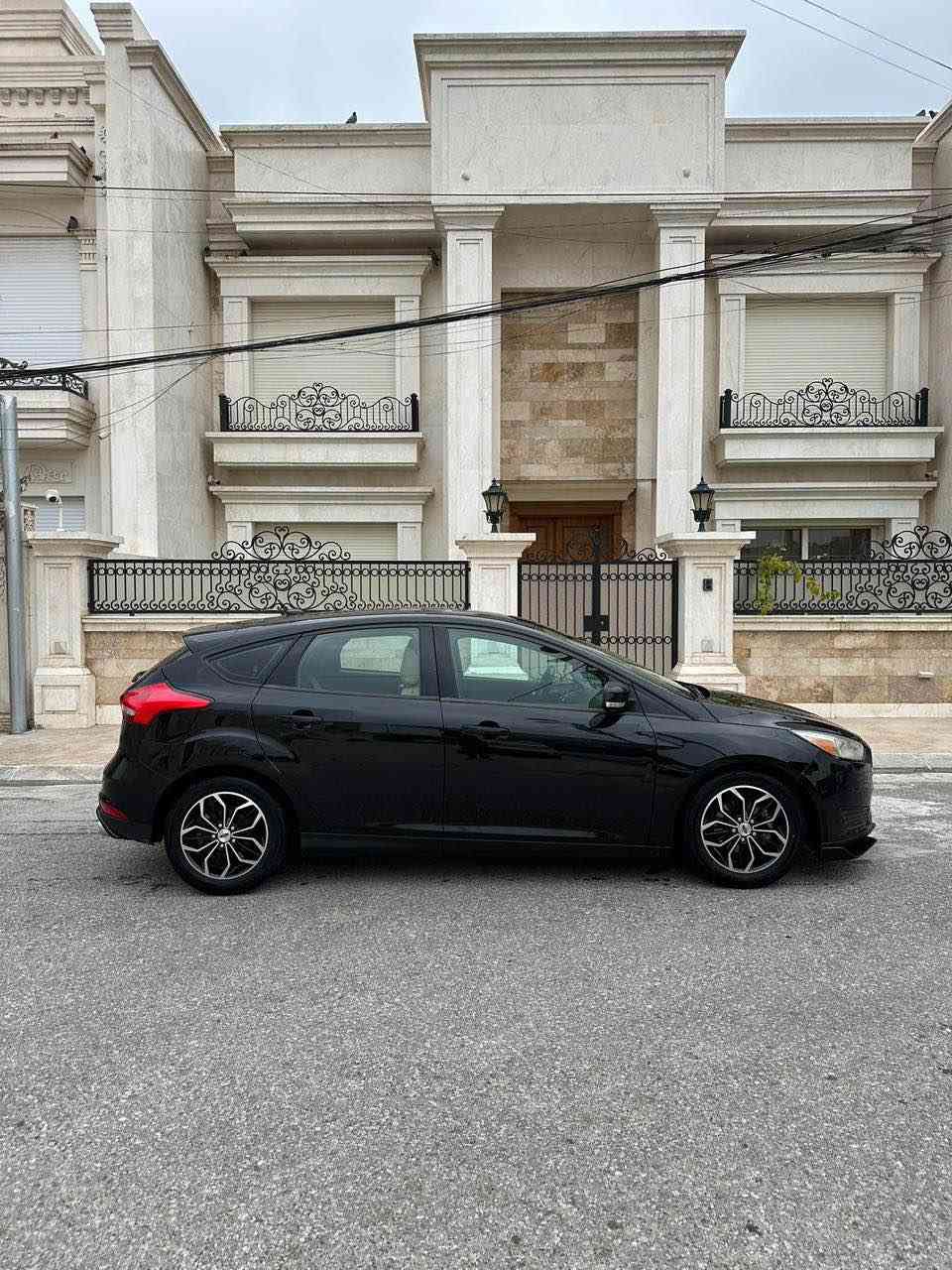 فورد فوكس ٢٠١٧ مصفات se  كير مه كينه هه موو شتي به شه رت سه نه وي ره قم هه موي نويه به ناوخومه بي بوياغ بي ارباك هيجي نيه ١٠٠ رويشيه *********** أربيل, العراق
