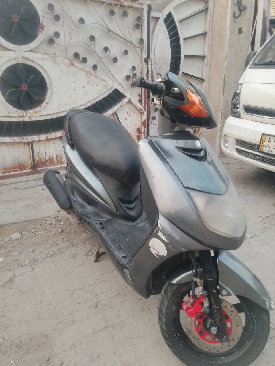 سلام عليكم 
دراجه سكنس نثيه دراجه صارله اربع تشهر من نزلت مكينه بلاد ضفيره بلاد دراجه قبق كلجات ما مفتوح بيه دراجه كلش حلوه بس هسه كامت تخربط ما اعرف ليش كهربائيات كلهه كامله مكمله مكاني بغداد تقاطع درويش ***********
