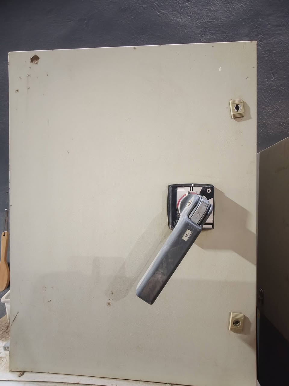 سلام عليكم
جنجات مستخدمات لبيع شي قليل وع فحص
630A
630A
630A
800A
1000A
نجف ***********
