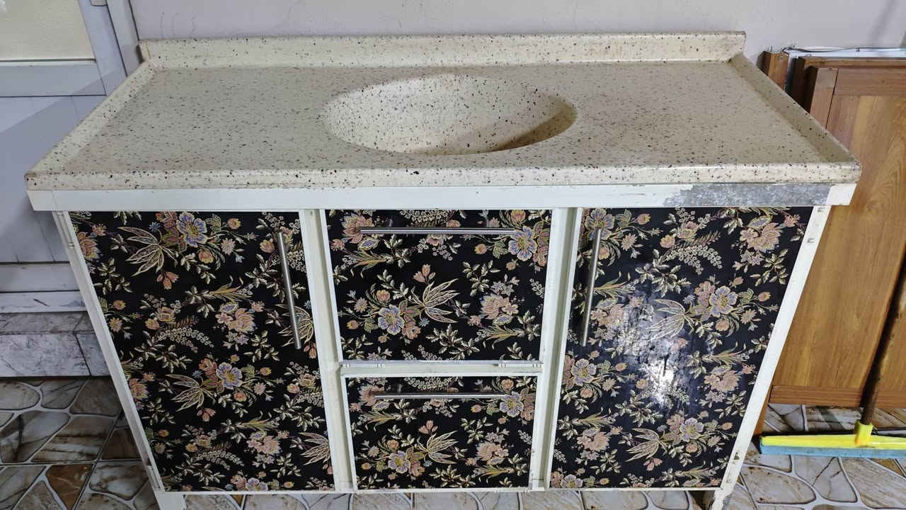 السلام عليكم 
طباخ و سنك 
سعر الطباخ 80الف و بي مجال
و سعر السنك 80الف و بي مجال 
للاستفسار اتصل ***********
