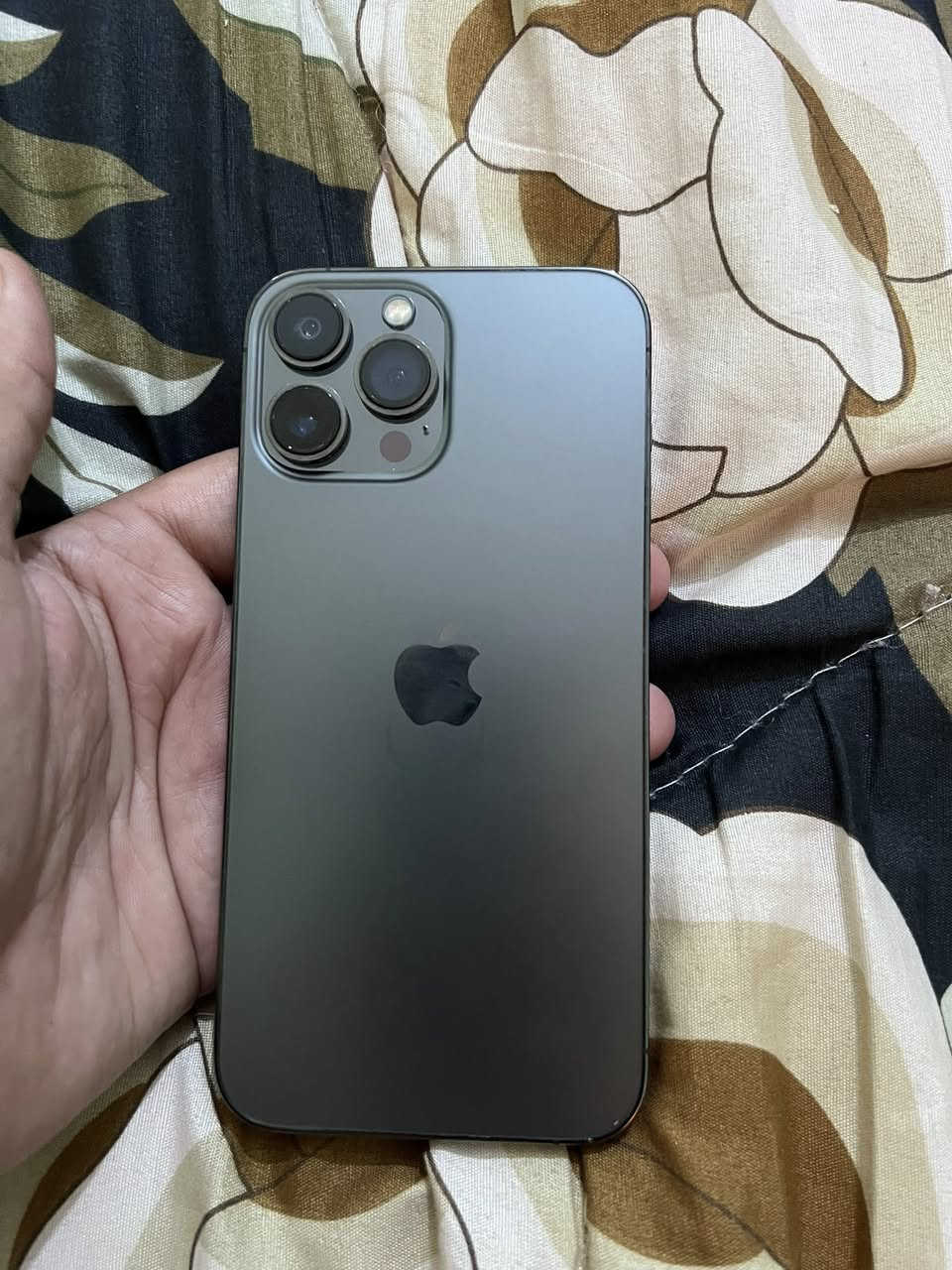 سلام عليكم ايفون13pro max لون اسود
ذاكره ٢٥٦.   بطاريه 81 جهاز فقط فيس ايدي واكف  وبي مشكله بسيطه خابرني واكلك عليها ملاحضه مكاني بيجي توصيل تكريت وبيجي موجود فقط بيع بدون مراوس سعره٦٥٠ هـ***********
