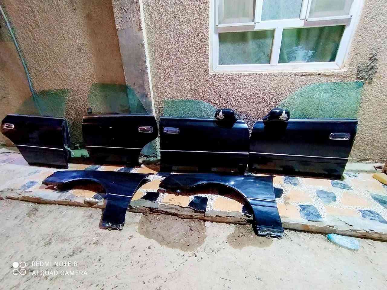 السلام عليكم سستم مال سيارة راس ثور الون اسود نظافه 80% كاملات هنه والبطاين سعر الباب 25 الف مكان بصرة ابو الخصيب رقم ***********
