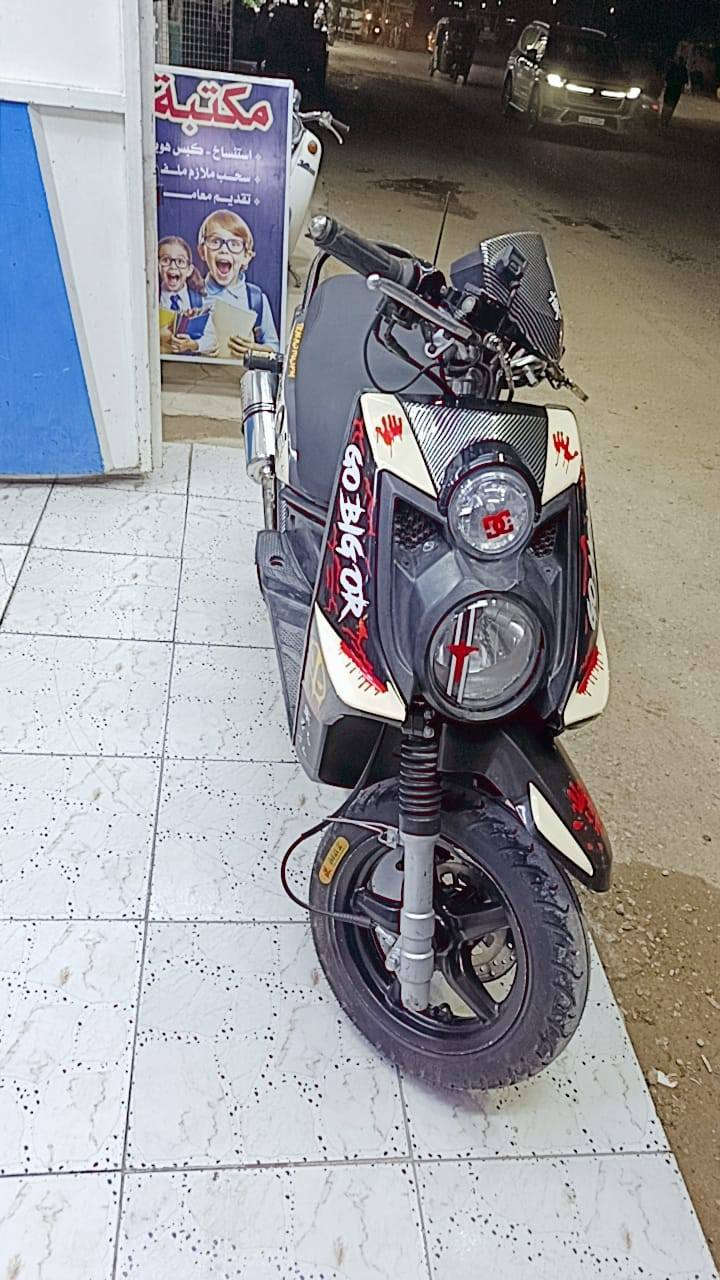 السلام عليكم سكنس جبلي للبيع مكينه مامفتوح بيها برغي بيها تزويد صالنصه NRوبيها ستيرن NRودبلات NR وبيها لايت زنون وبيها يدات حراريه وتخم تاير جديد وماناقصها غير حاضن بك لايت فقط السعر 1،200 مليون وميتين التفاصيل أكثر ***********وبي واتساب
