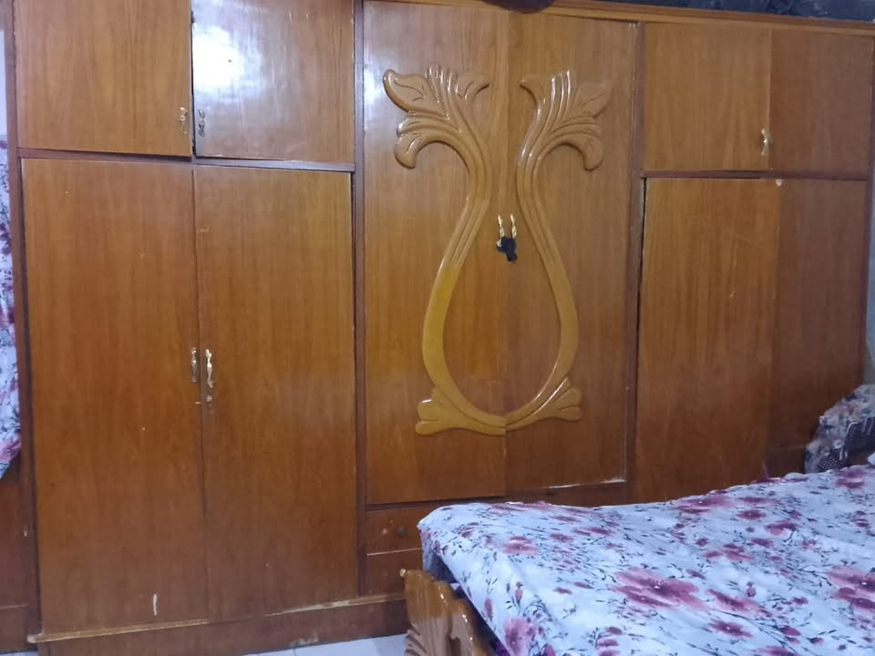 غرفه نوم كامله للبيع سعر ٣٥٠ 
ضهر الجربايه موجود بس المرايه مكسوره 
بغداد الثعالبه 
***********
