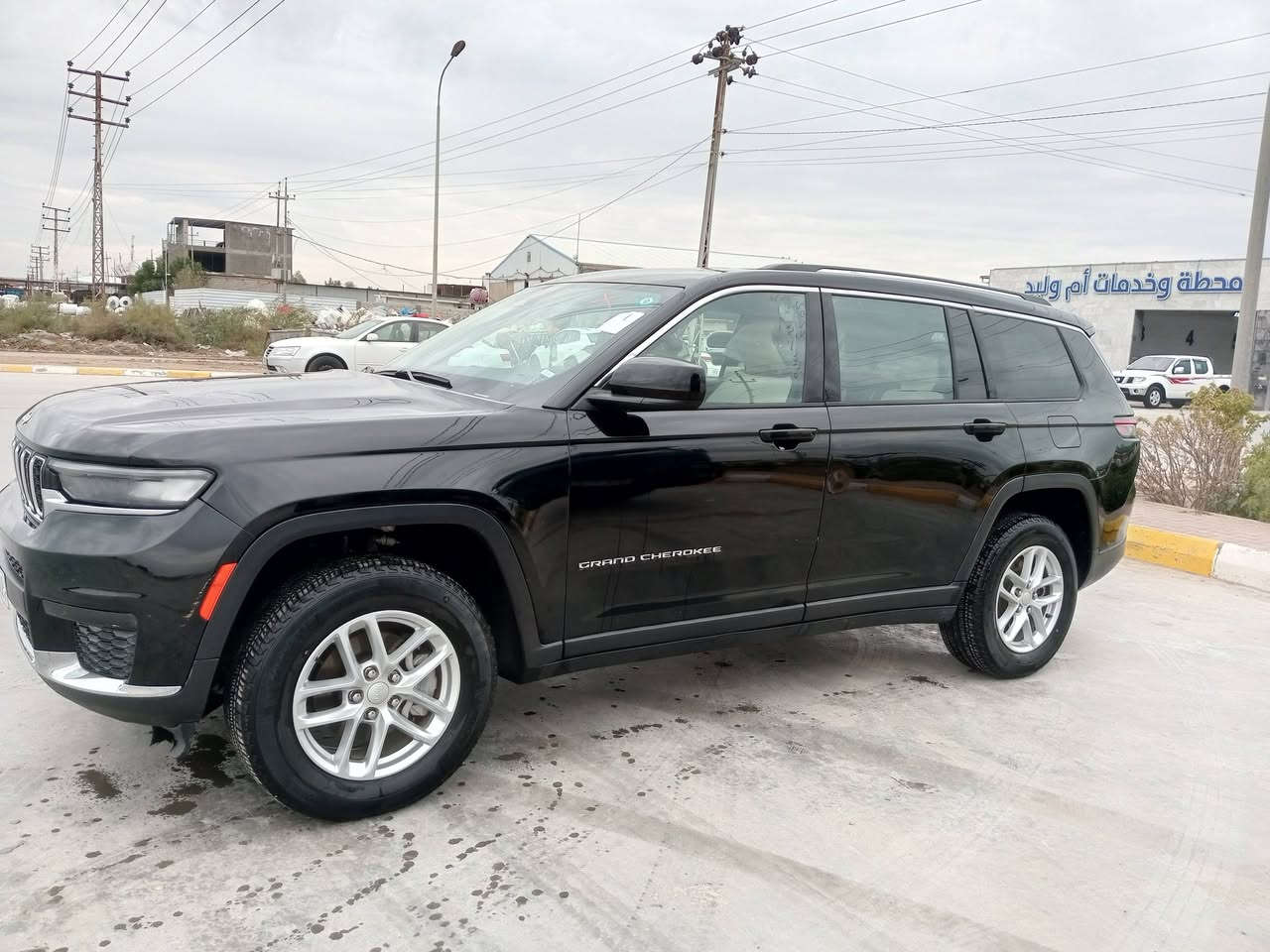 السلام عليكم ورحمة الله
للبيع سياره جيب شيروكي موديل 2023

سياره نص فول 

گير ماوس 

محرك 3600

تشغيل بصمه 

سياره جديده 

سياره 7 راكب 

كشنات جلد سياحي 

سياره ماشيه 37 الف 

حادث قطعتين باب السائق والجاملغ الامامي والباب خلف السائق مرجع على بارد

والشراي على الرقم ***********

او الشراي يتفضل خاص
مكان واسط قضاء الصويره
