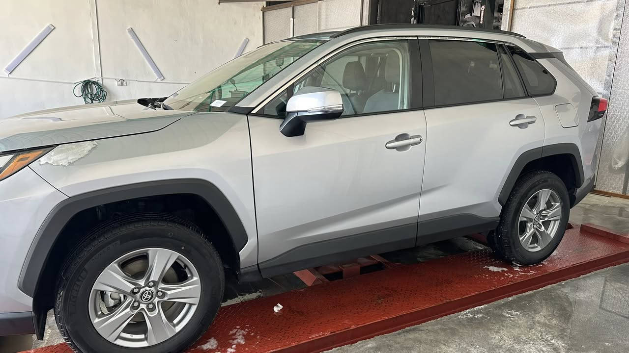 Rav4 -2024-XLE
وارد امريكي بحالة جداً نضيفة
ماشية ٢١ الف كيلو 
حادث جاملغ امامي ايسر موضح بلصورة 
مراوس و بيع 
***********
