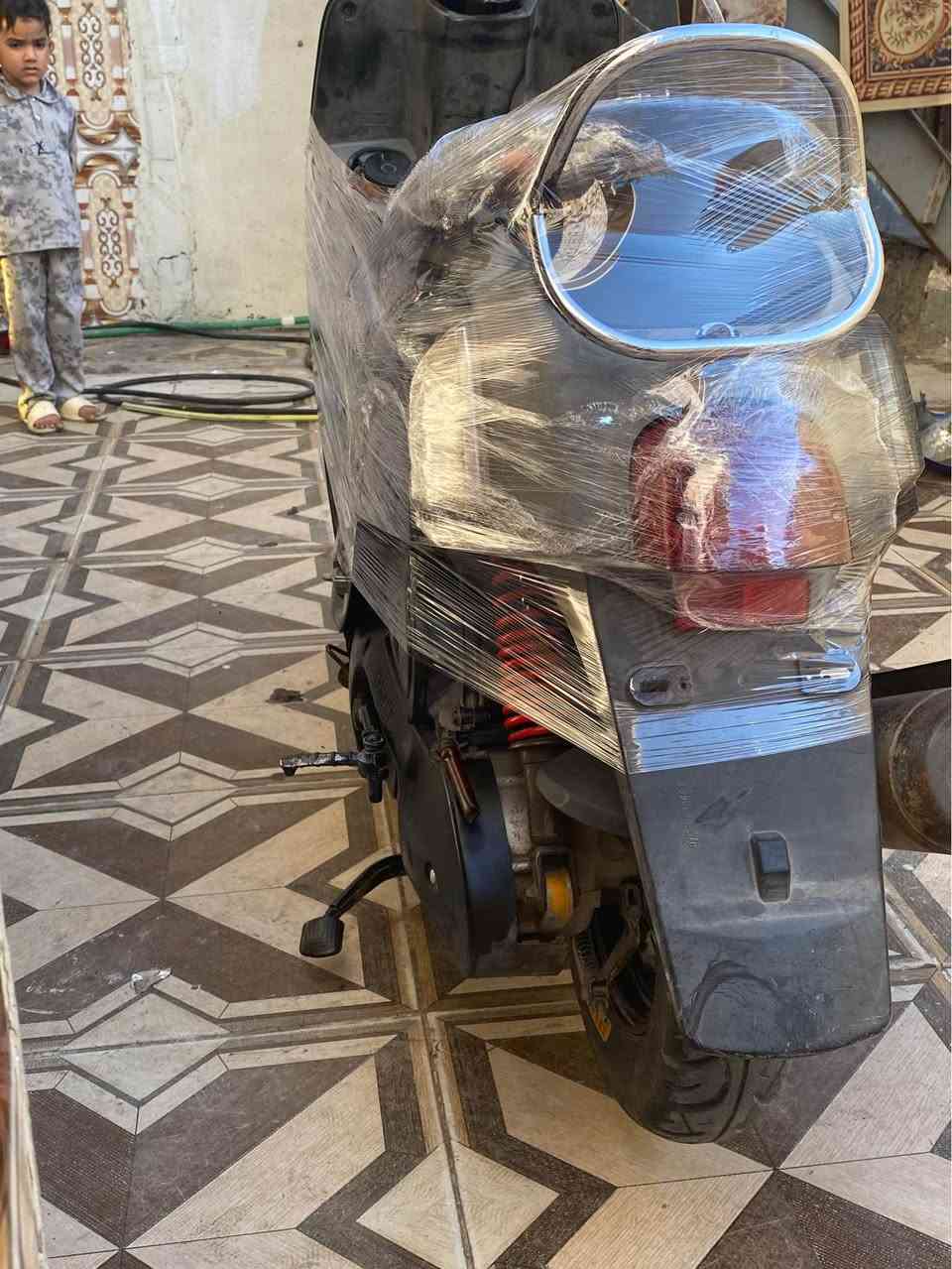 السلام عليكم دراجة بوليسي كابرييتة  رمبة  كفر مختم ما ماشية البارحه وصلتني تجي  تشغلها وتاخذها نكره سلف مكينه بلاد  الدراجة كلها بلادية من الطول للطول ماناقصها شي سعر مال بيع مليون قفل جاي ينباعن بمليون وربع بس انا سعر جون السوك وتجي وتشوف المكانبه بعينك مال الشراء مكاني بصره قبلة رقمي *********** البصرة, العراق
