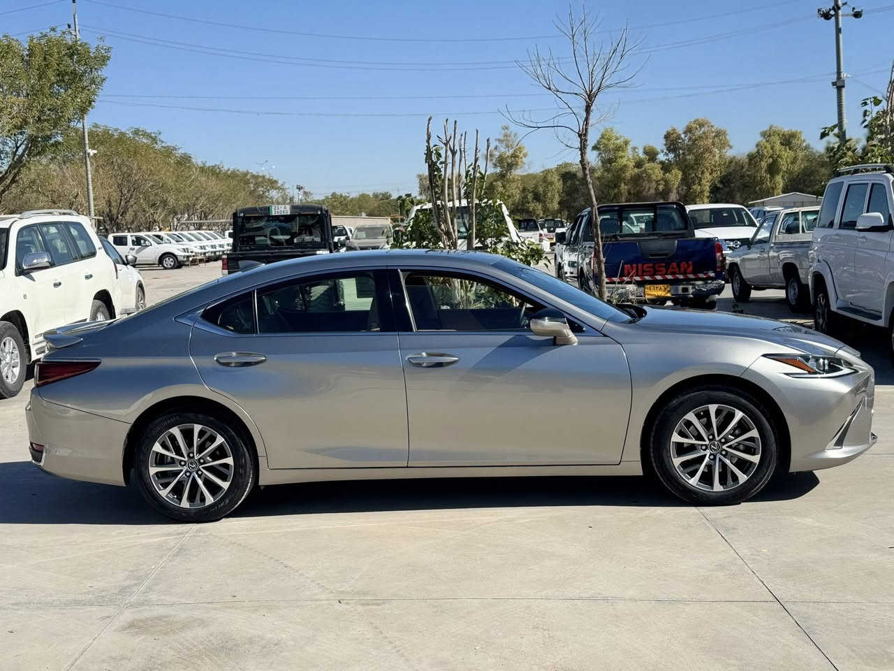 Lexus es 300H خلیجی ماشی ٤٠٠٠
***********
