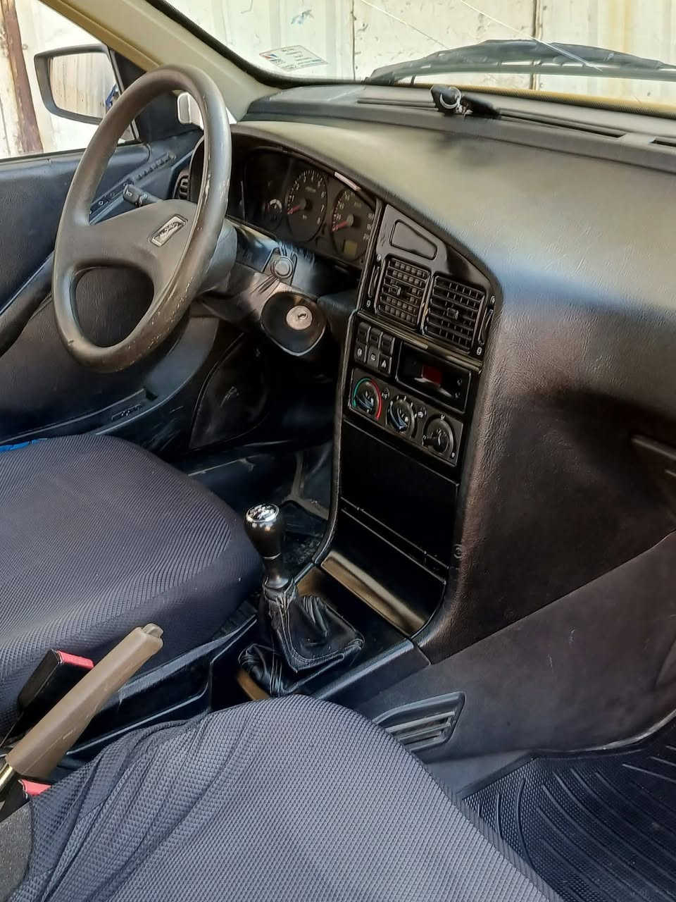 السلام عليكم بيجو GLX  موديل 2012
‏رقم دولي جديد 
‏ سنوية ٢٠٢٩ مصفرة هيئة وغرامات 
‏كير ومكينة لا تبخير ولا تنقيص
‏تخم تاير جديد
‏كهربائيات جديدة 
‏باتري جديد 
‏عينة وصينية وقمجي طبي جديد
‏تبديل جاملغ الأيسر صفحة السايق
‏السعر 39 وبي مجال
‏مكاني بغداد مدينة الصدر 
‏للاستفسار ***********
