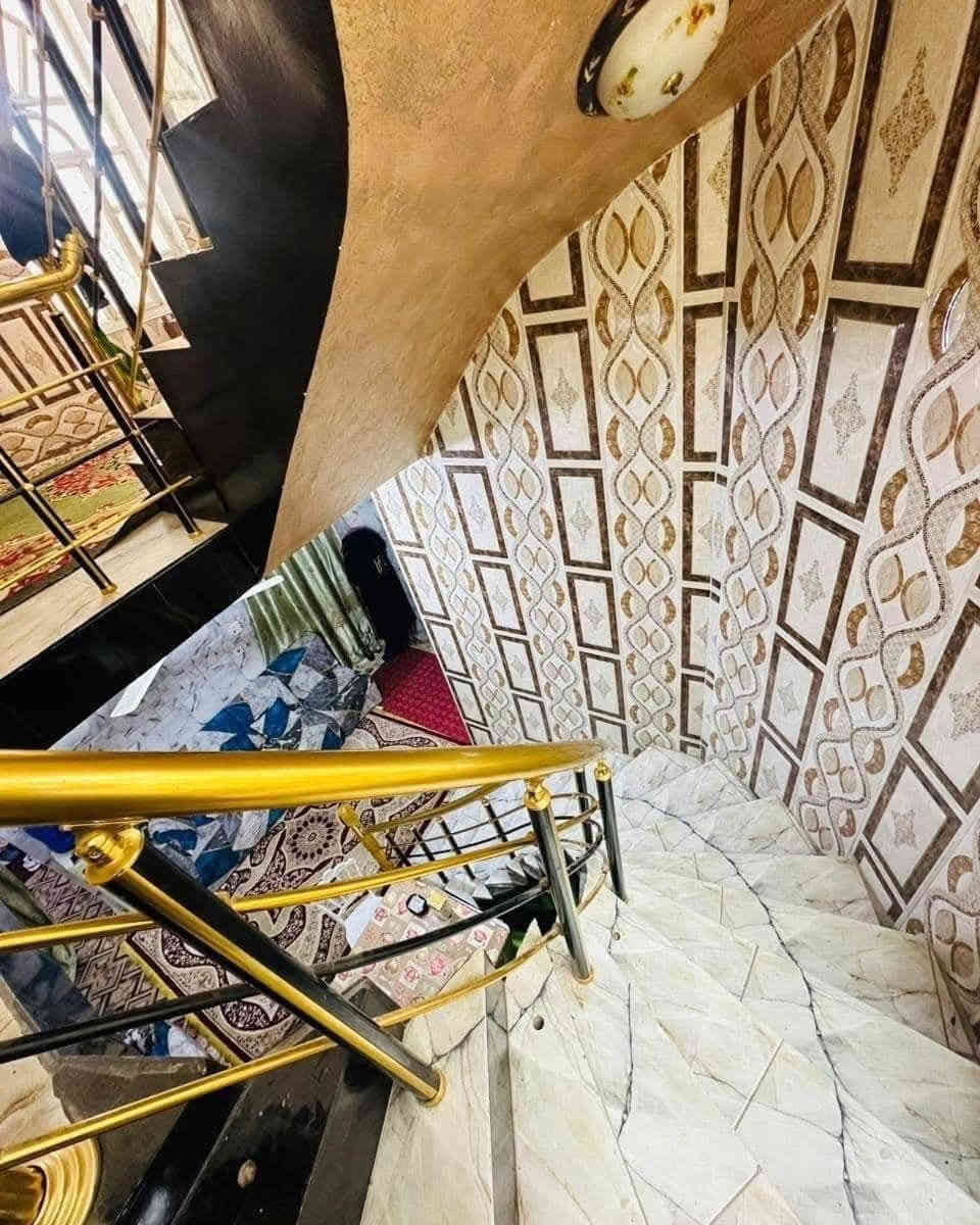 دار للبيع طابو زراعي سند 25 بمنطقة كراغول قريبة على الشارع العام بفرع السكلة 200م بناء طابقين 
الأول - 2 غرف نوم وهول وصالة ومجمع صحي مبنى الصلاة ومطبخ ومجمع صحي داخلي وخارجي 
الثاني - 4 أربع غرف نوم ومجمع صحي 
مع حديقة وكراج سيارة والبناء جديد عالي عن الشارع 
السعر/ 175 مليون قابل للتفاوض 
للاستفسار مراجعة مكتب الامين للعقار الشارع الخدمي للجمعية خلف مستشفى الفيحاء الاهلية 
أو الاتصال على الارقام التالية 
***********       ***********
