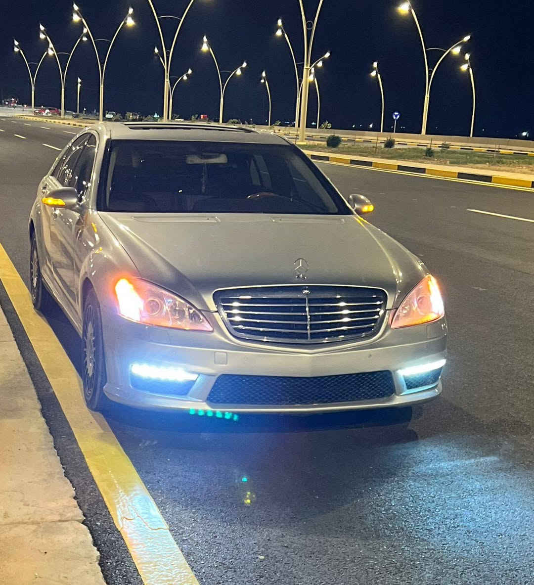 سلام عليكم مرسيدس اس كلاس حجم 350 موديل 2006  سيارة حلوة ورقم بغداد دولي بيها رشات صبغ ابيع احزام    محرك جديد كير جديد   مقفولة من الحادثث سعر 155وبيها مجال *********** مكان السيارة بغداد غزالية
