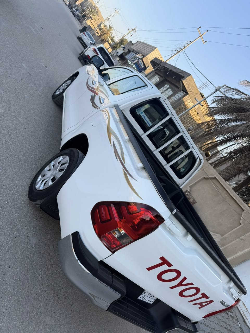 تحيه طيبه 
للبيع هايلوكس اماراتي وارد الفطيم ماشيه 25 قابل للزياده 2025 كير عادي بيه صبغ قطعتين السعر 215 رقم شهداء بابل وكاله عامه للتواصل *********** داخل احمر
